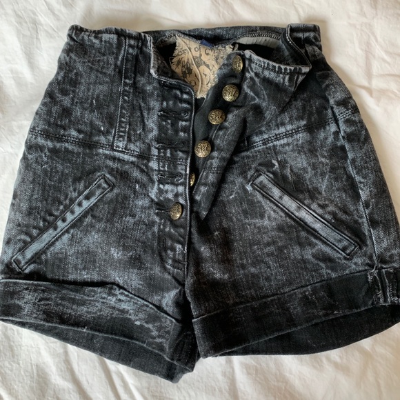 Carmar Pants - Black Carmar washed high waisted jean shorts